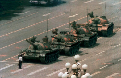 Tank_Man_(Tiananmen_Square_protester)